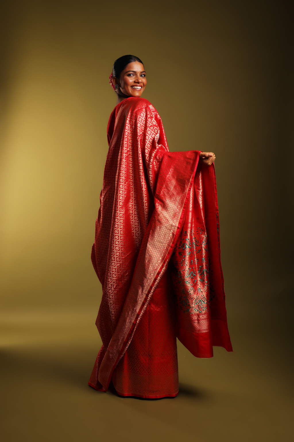 Persian Red with contrasting Azure blue Minakari