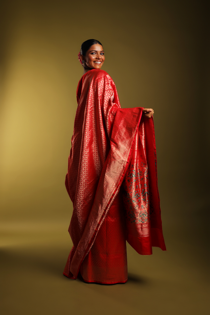 Persian Red with contrasting Azure blue Minakari