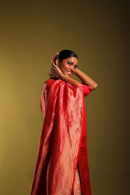 Persian Red with contrasting Azure blue Minakari