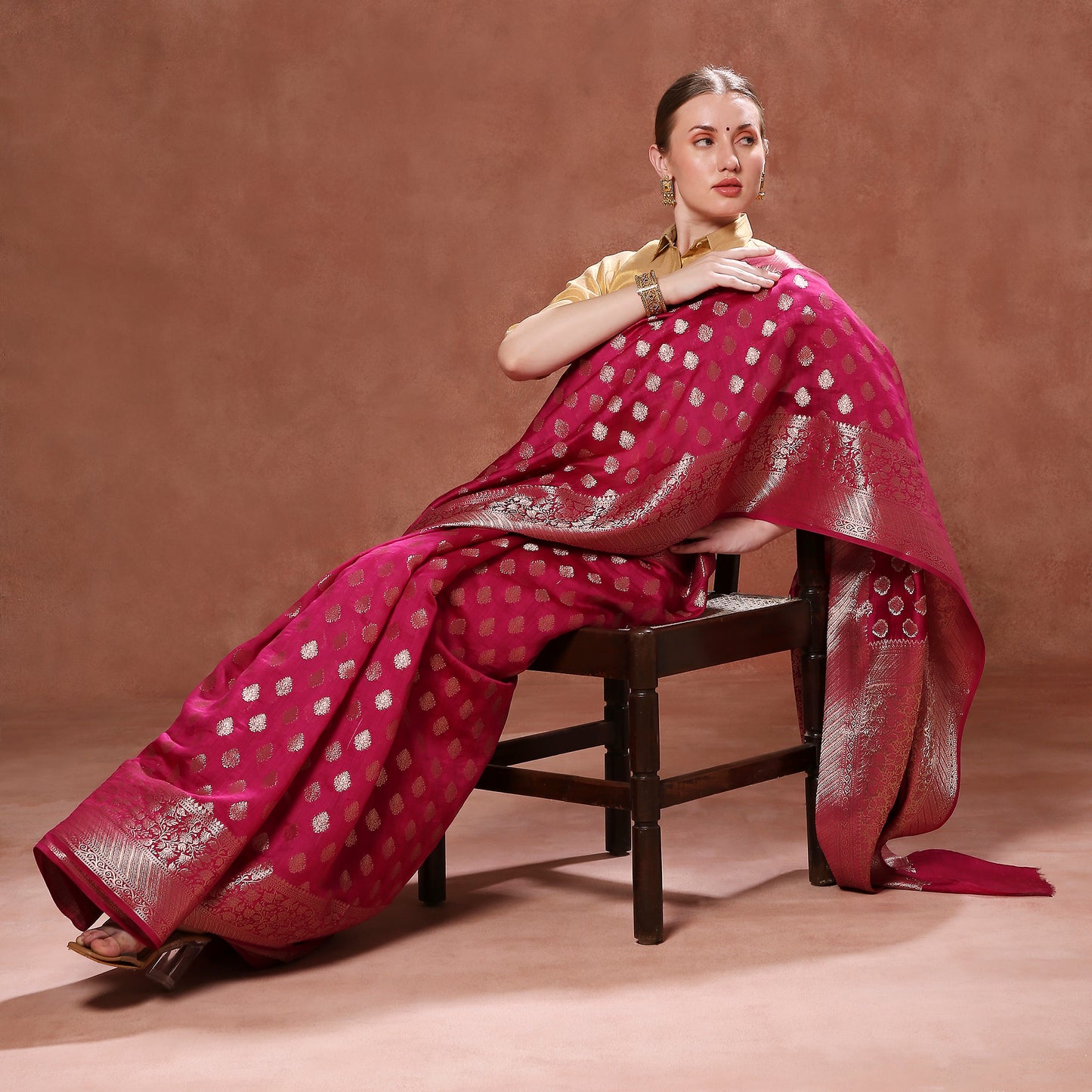 Elegant Rani Pure Silk Elegance with Woven Muted Gold Motifs